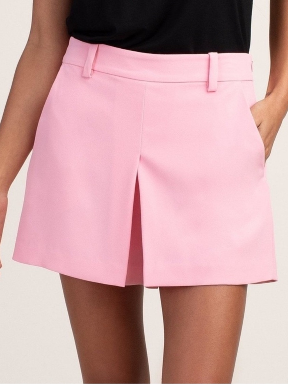 Trina Turk Solar Shorts Skort Pink Icing NWT Size 4 Retails $188